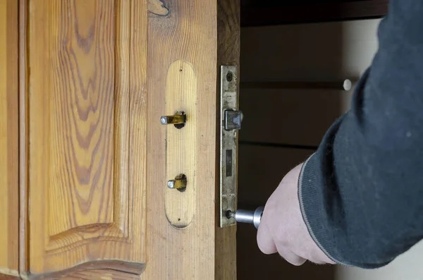 Montaż i wymiana zamków Poznań – kompleksowe usługi