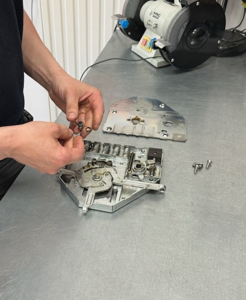Usuwanie usterek mechanicznych zamków Kraków