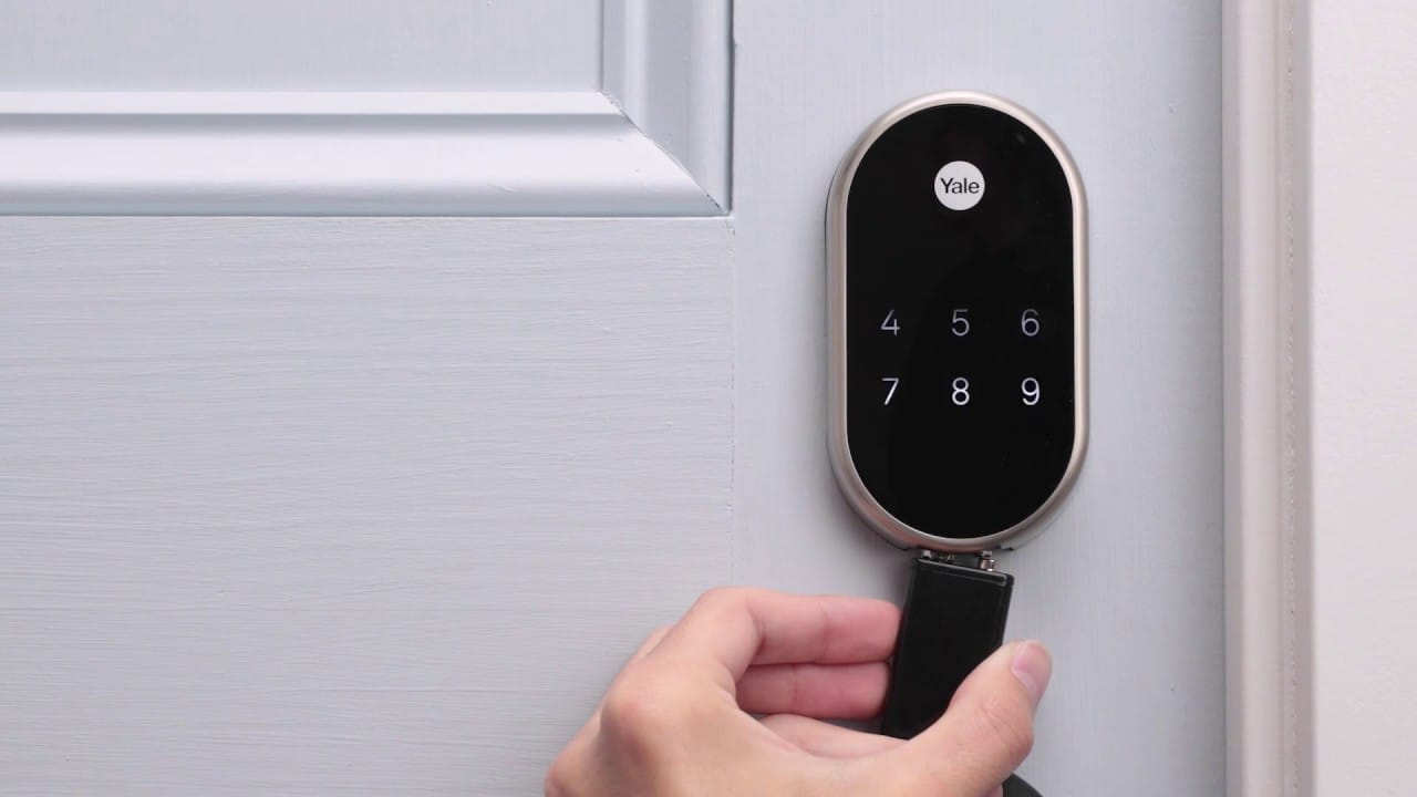 Co się stanie, gdy rozładuje się bateria w smart-zamku?