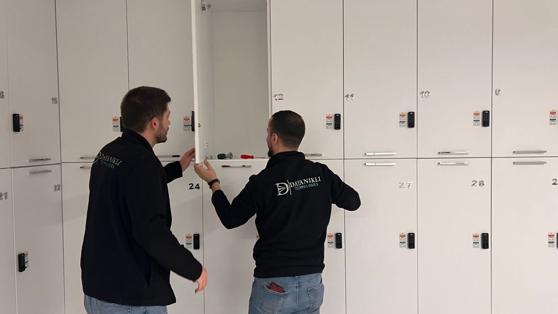 Montaż elektronicznych zamków DAYANIKLI DTL122 w szafkach szatniowych
